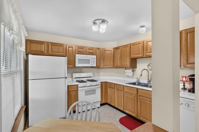 1970 Gary Court B, Schaumburg, IL 60193