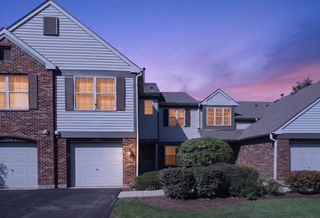 1970 Gary Court B, Schaumburg, IL 60193