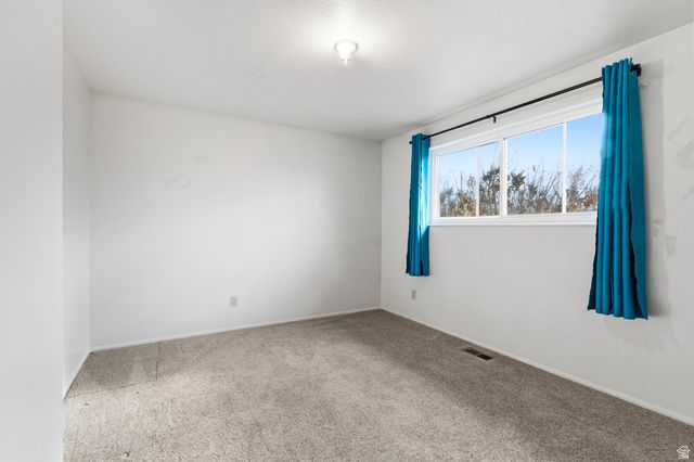 2676 W 6050 S, Roy, UT 84067