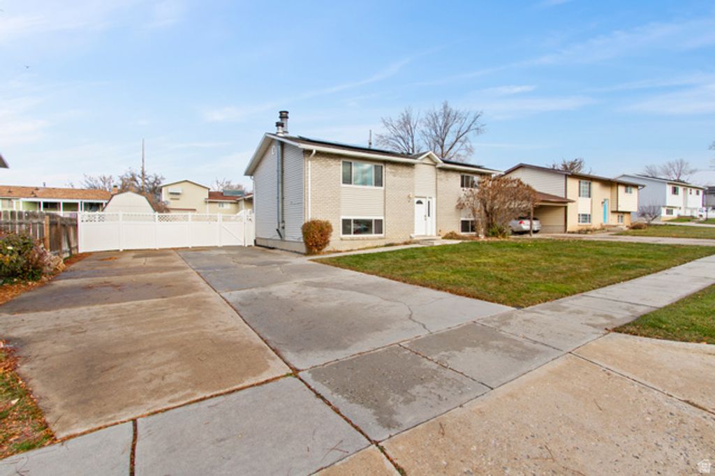 2676 W 6050 S, Roy, UT 84067