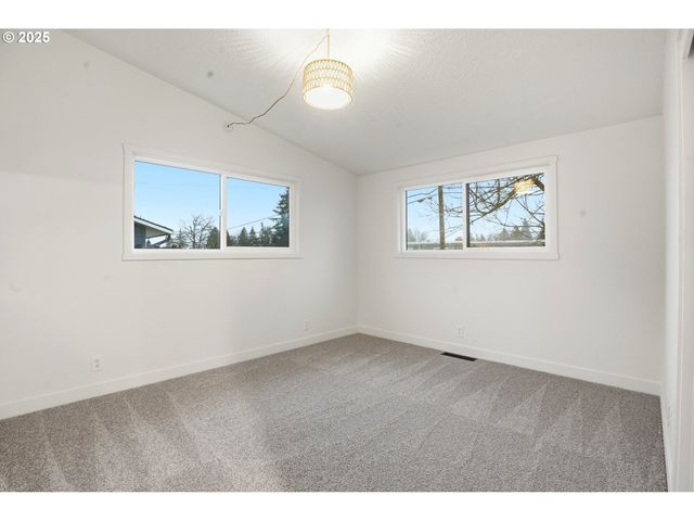 5189 Se LA MESA Way, Milwaukie, OR 97267