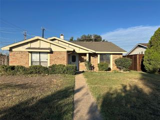 2525 Crown Circle, Garland, TX 75044