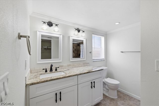 5702 Foxlake DR 4, North Fort Myers, FL 33917