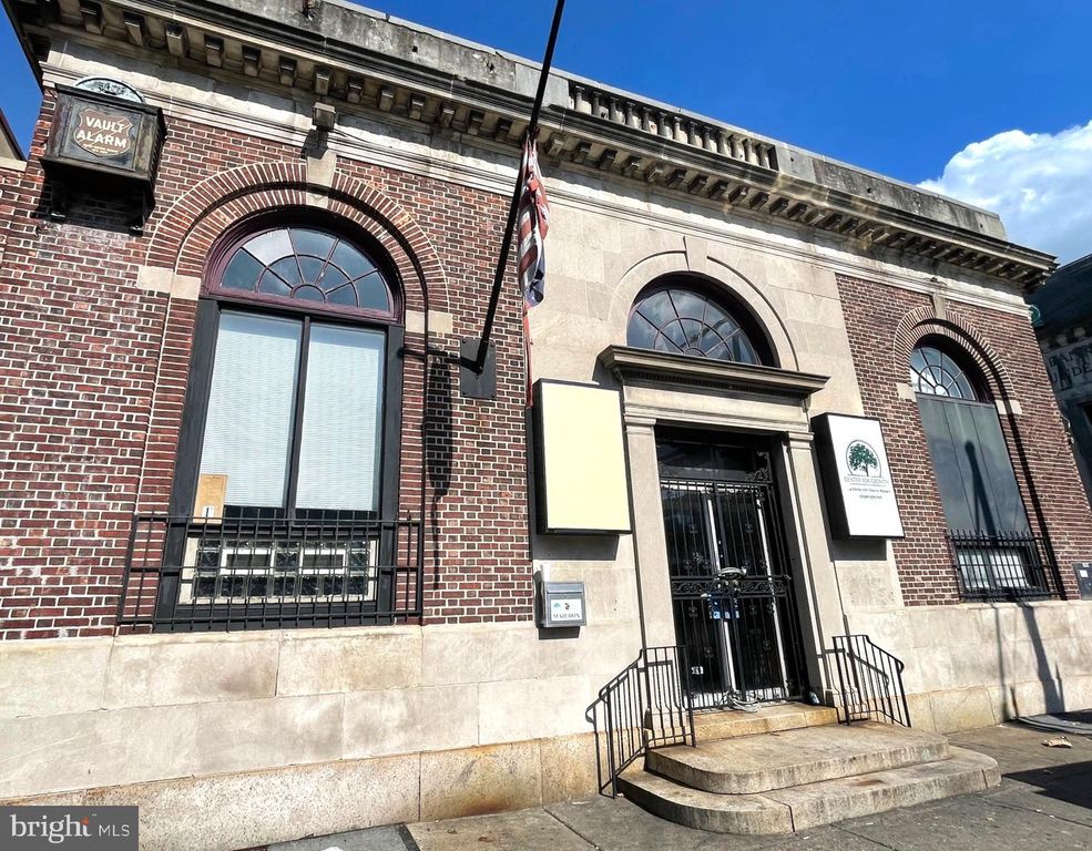 5001 N BROAD ST, Philadelphia, PA 19141