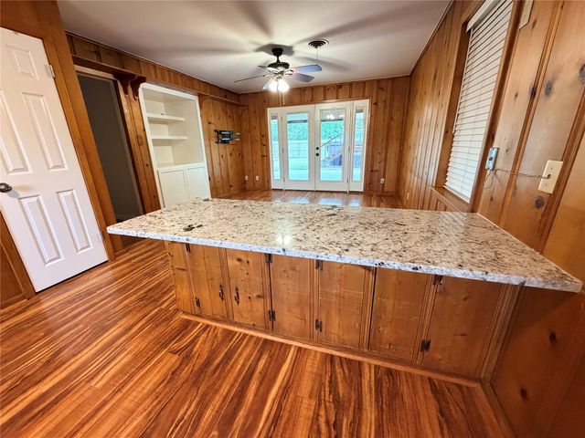 2111 Bush Drive, Huntsville, TX 77320