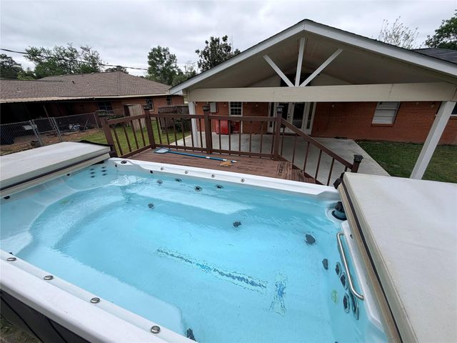 2111 Bush Drive, Huntsville, TX 77320