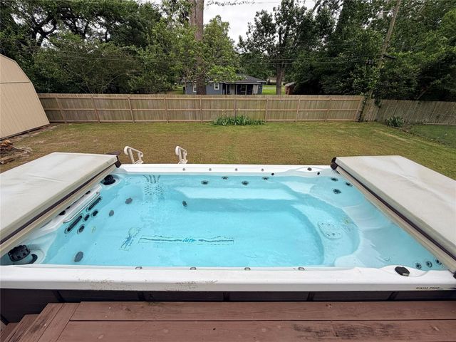 2111 Bush Drive, Huntsville, TX 77320
