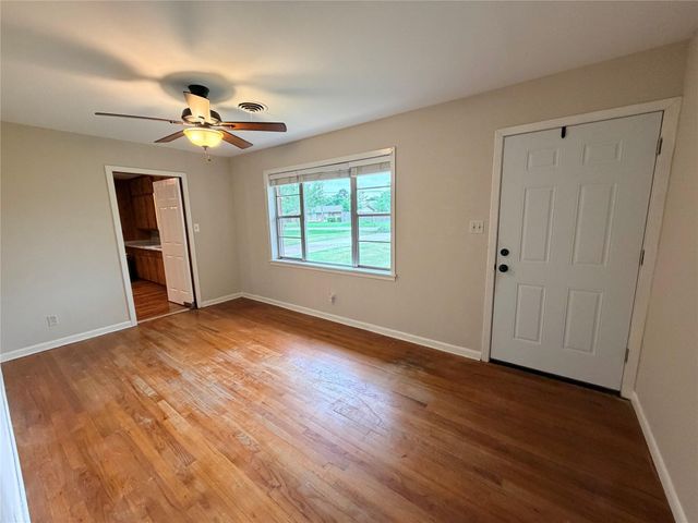 2111 Bush Drive, Huntsville, TX 77320