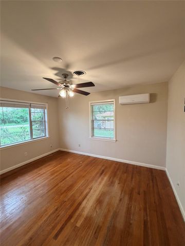 2111 Bush Drive, Huntsville, TX 77320