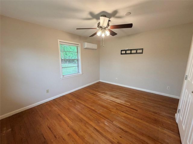 2111 Bush Drive, Huntsville, TX 77320