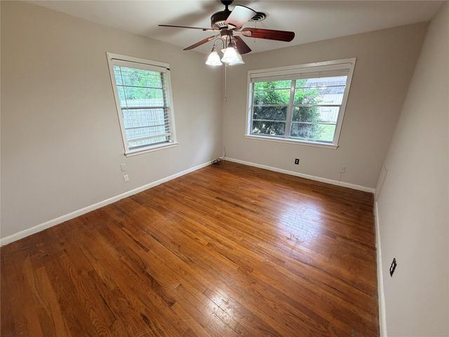 2111 Bush Drive, Huntsville, TX 77320