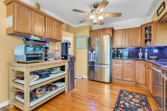 8 N Summit Drive, Massapequa, NY 11758