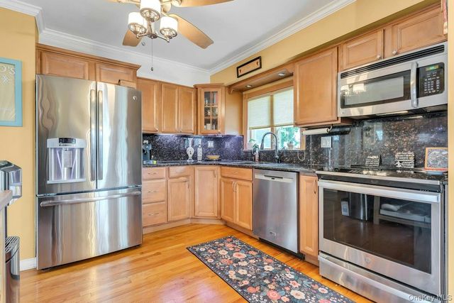 8 N Summit Drive, Massapequa, NY 11758