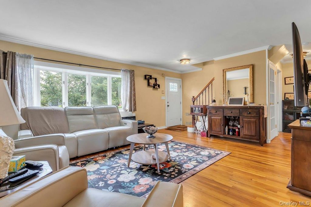 8 N Summit Drive, Massapequa, NY 11758 — photo 3