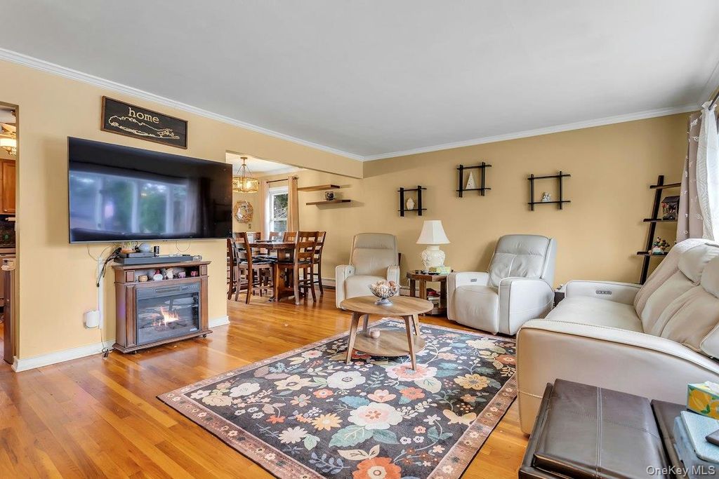8 N Summit Drive, Massapequa, NY 11758 — photo 4