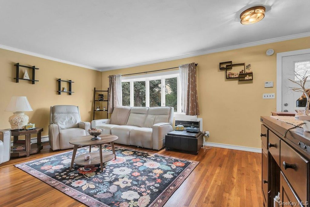 8 N Summit Drive, Massapequa, NY 11758 — photo 5