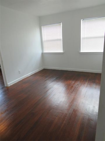 5804 Newcastle Street 2, Bellaire, TX 77401