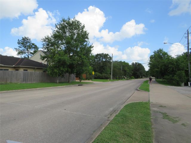 5804 Newcastle Street 2, Bellaire, TX 77401