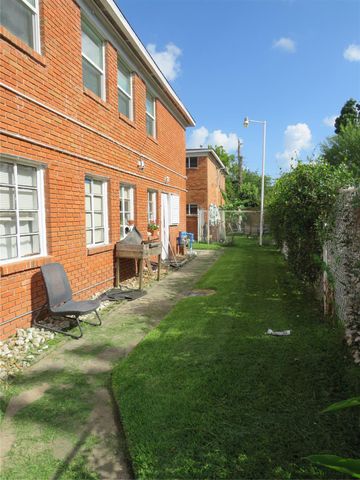 5804 Newcastle Street 2, Bellaire, TX 77401