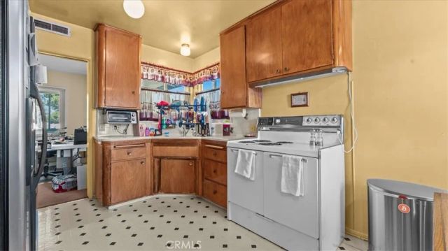 941 W Yale Street, Ontario, CA 91762