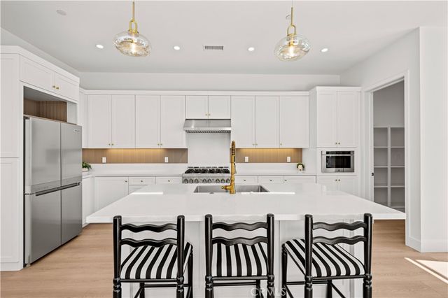 103 Eversedge, Irvine, CA 92618