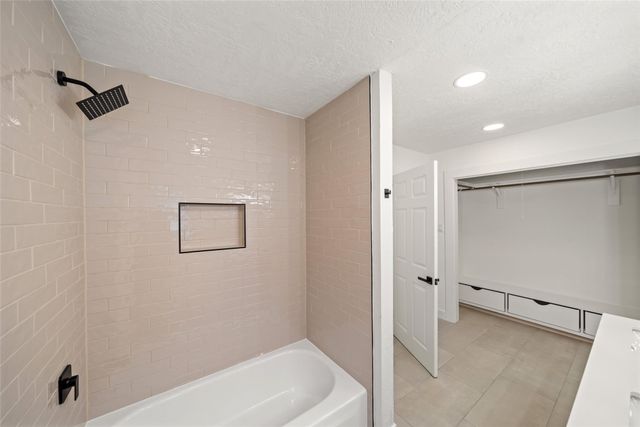 6234 Autumn Arbor Drive, Houston, TX 77092