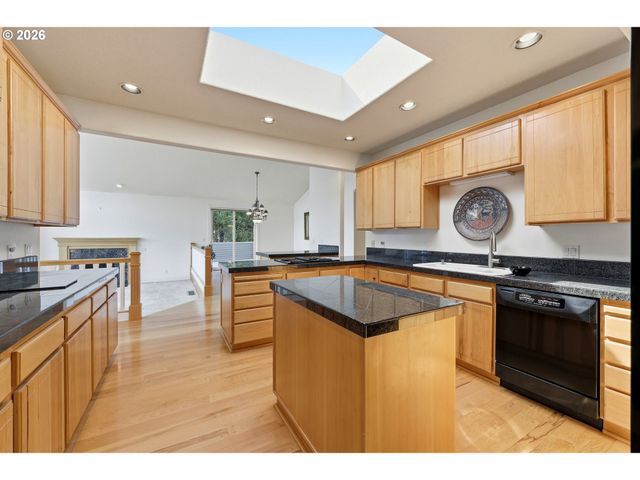 1611 Sw DICKINSON Ln, Portland, OR 97219