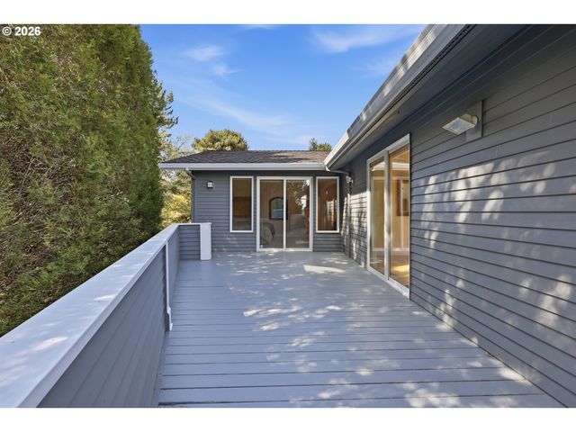 1611 Sw DICKINSON Ln, Portland, OR 97219