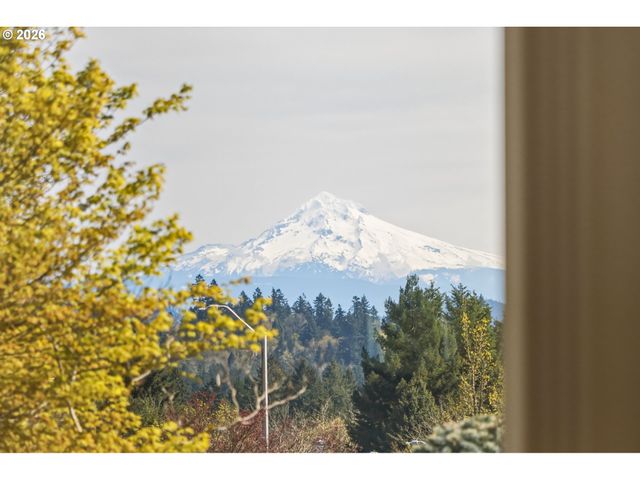 1611 Sw DICKINSON Ln, Portland, OR 97219