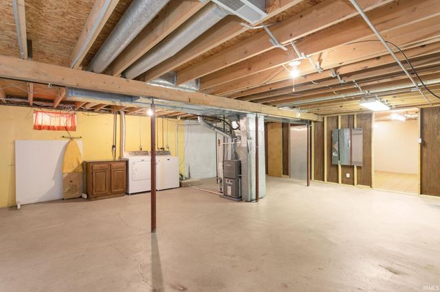 452 Miami Drive, Nappanee, IN 46550