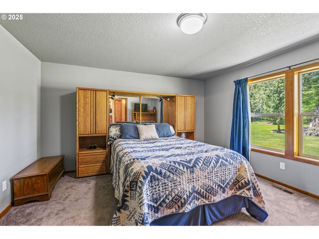 175 ELWOOD Rd, Castle Rock, WA 98611
