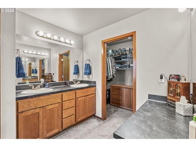 175 ELWOOD Rd, Castle Rock, WA 98611