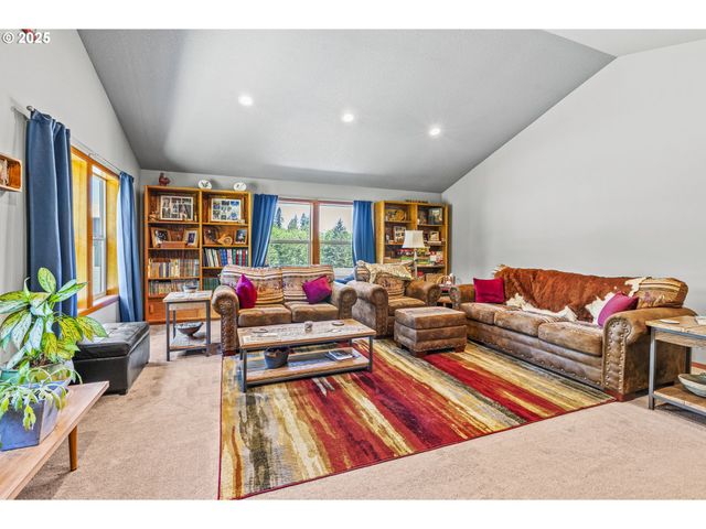 175 ELWOOD Rd, Castle Rock, WA 98611