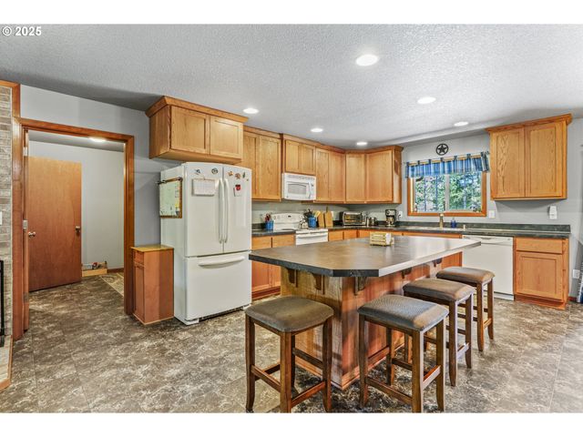 175 ELWOOD Rd, Castle Rock, WA 98611