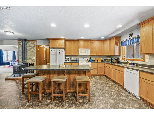 175 ELWOOD Rd, Castle Rock, WA 98611