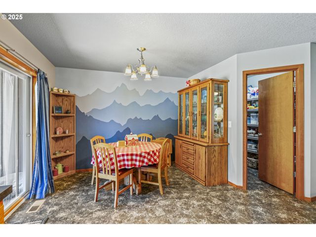 175 ELWOOD Rd, Castle Rock, WA 98611