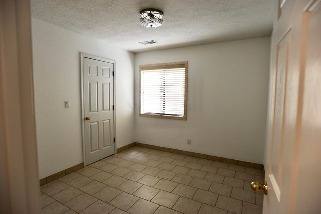 2900 Vista Del Rey NE 31B, Albuquerque, NM 87112
