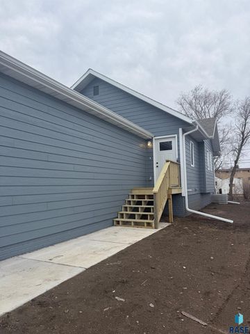 1323 N Spring Ave Avenue, Sioux Falls, SD 57104