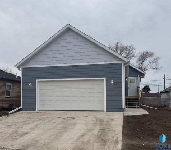 1323 N Spring Ave Avenue, Sioux Falls, SD 57104