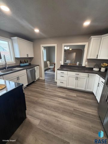 1323 N Spring Ave Avenue, Sioux Falls, SD 57104