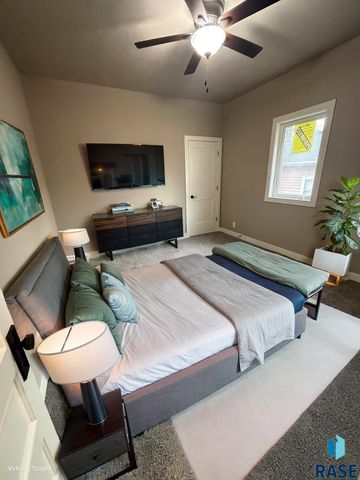 1323 N Spring Ave Avenue, Sioux Falls, SD 57104