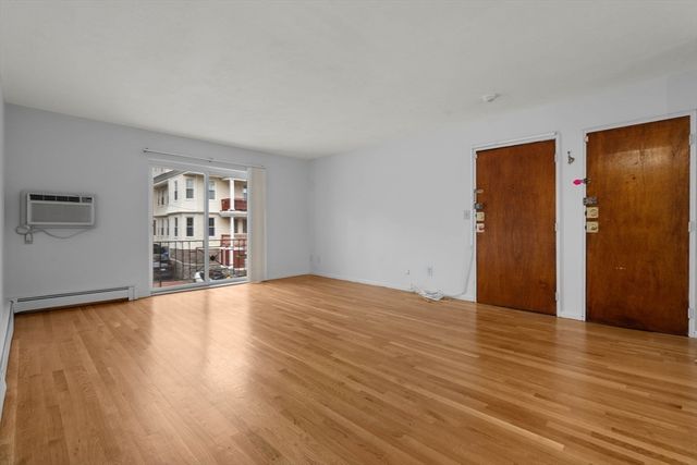 8 Robinwood Ave 6, Boston, MA 02130