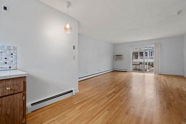 8 Robinwood Ave 6, Boston, MA 02130