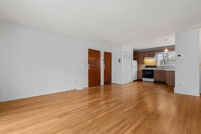 8 Robinwood Ave 6, Boston, MA 02130