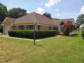 425 Truxtun CT, Newport News, VA 23608