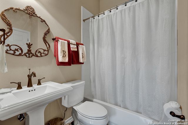 120 Oak Hideaway, Canyon Lake, TX 78133