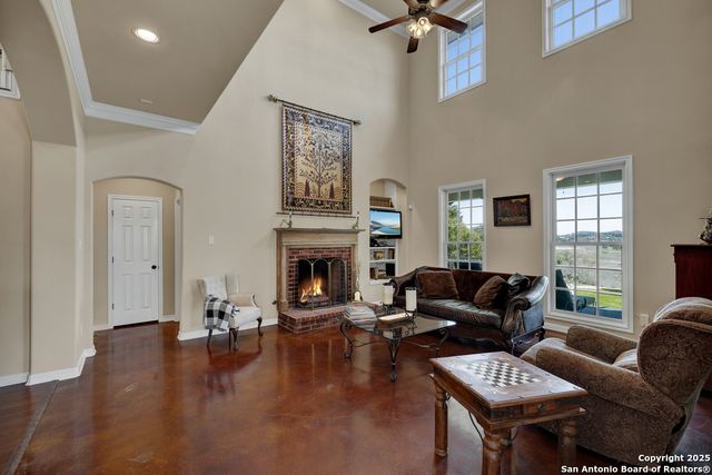 120 Oak Hideaway, Canyon Lake, TX 78133