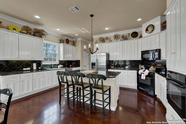 120 Oak Hideaway, Canyon Lake, TX 78133