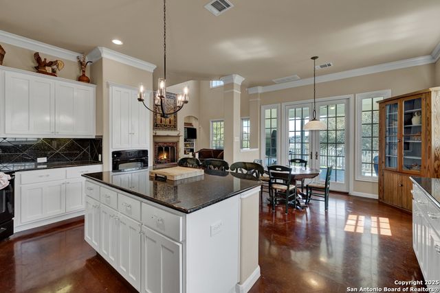 120 Oak Hideaway, Canyon Lake, TX 78133