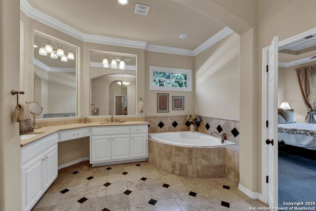 120 Oak Hideaway, Canyon Lake, TX 78133